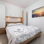 Jana Apartment *