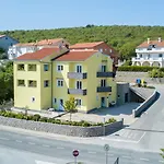 Jana Apartment *