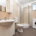 Jana Apartman *